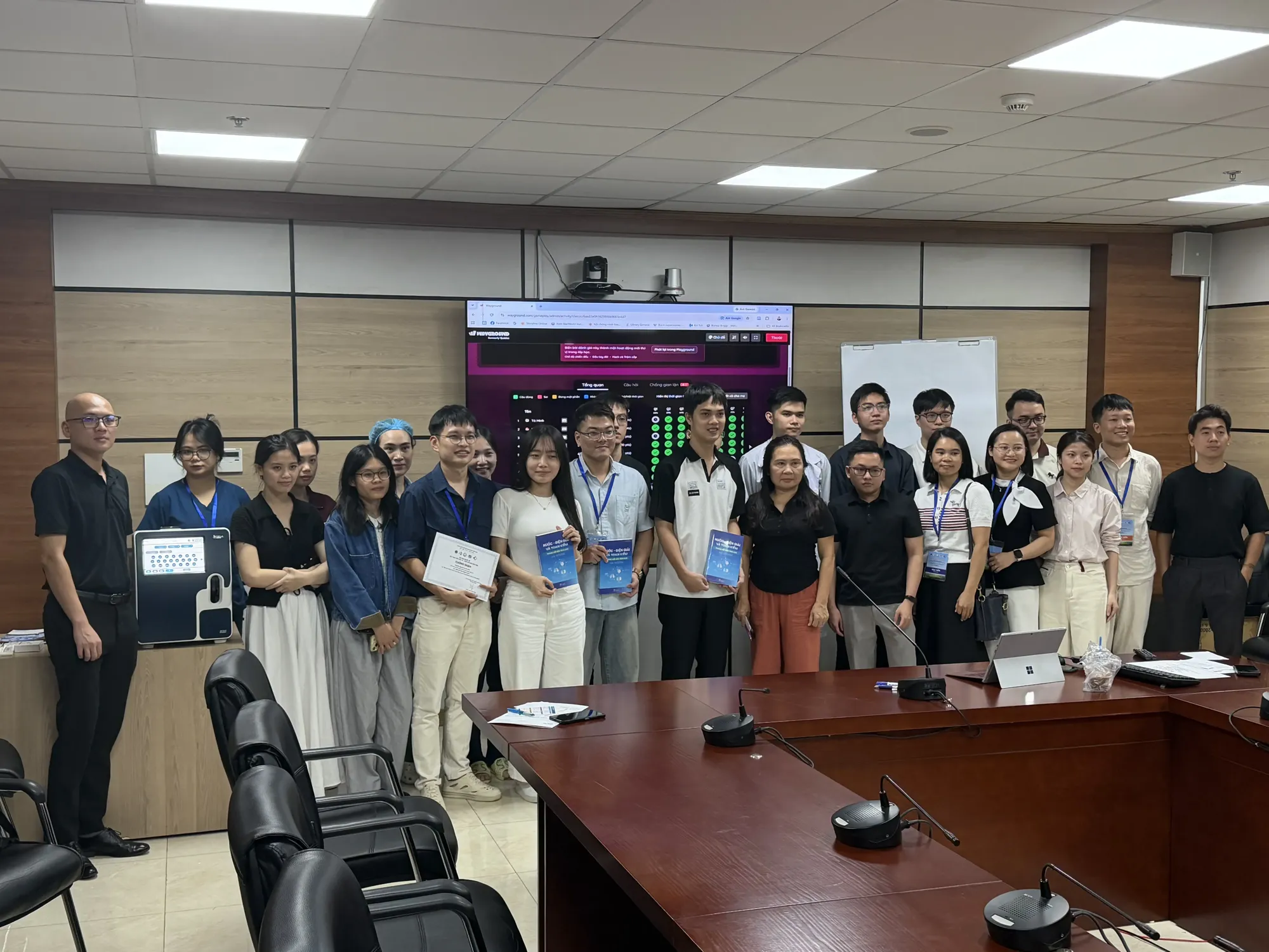 Các bác sỹ và nhân viên Tâm Long